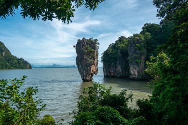JAMES BOND ISLAND 