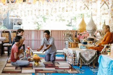 LOCAL LIFE EXPERIENCE 